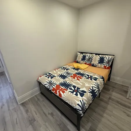 Full Apartment For 8 People- Entertainment District Toronto